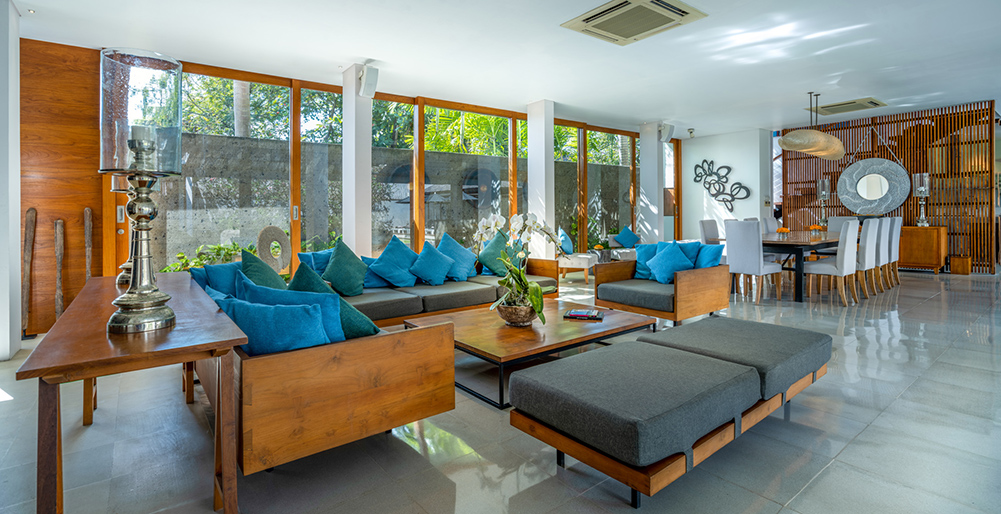 Villa Cendrawasih - Open-plan living and dining area